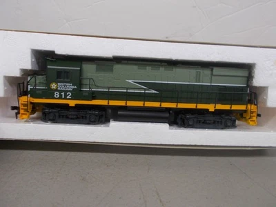ATLAS / KATO~ BRITISH COLUMBIA RAILWAY C-425 POWERED LOCOMOTIVE # 812~ HO SCALE - Image 1 of 4