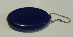 BLUE RUBBER SQUEEZE CHANGE COIN HOLDER PURSE WITH BEAD CHAIN KEY RING - Picture 1 of 4