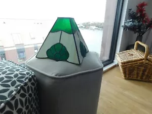 Pantalla de lámpara de vidrio con plomo verde oscuro estilo Tiffany - Imagen 1 de 5