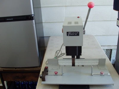 MARTIN YALE 202 DOS (2) PULGADAS CAPACIDAD DE PERFORACIÓN AJUSTABLE PAPEL TALADRO PERFORADOR EE. UU. Foto 1 de 4