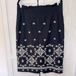 Ann Taylor Navy and White Eyelet Embroidery Broderie w/ Pockets and Back Slit - Picture 1 of 5