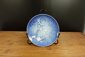Bing & Grondahl 1985 Barnets Dag, Children's Day plate - Picture 1 of 5