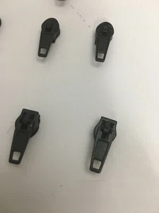 #4.5 Zipper Slider , Lock pin,Black Color, (200 pcs/bag ) - Picture 1 of 2