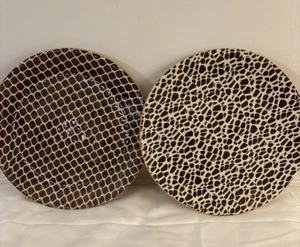 TERRAFIRMA CERAMICS Ellen Evans Set  2 Brown/beige Luncheon Plates 9 1/2” Signed - Picture 1 of 6