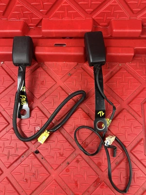 2017 2018 SUBARU IMPREZA WRX ПРЯЖКА ПЕРЕДНЕГО РЕМНЯ БЕЗОПАСНОСТИ ЧЕРНАЯ ОТ ОРИГИНАЛЬНОГО ПРОИЗВОДИТЕЛЯ - Изображение 1 из 4