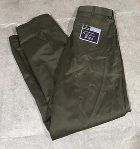 DOCKERS Pantalone Uomo Vestibilità Classica, Antirughe Kaki Tg W30 L32, Nuovo con etichette Verde Oliva - Foto 1 di 3