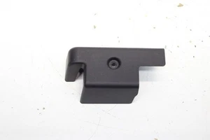 2022-2024 MITSUBISHI OUTLANDER TRASERO IZQUIERDO CIERRE ASIENTO TAPA OEM - Imagen 1 de 6