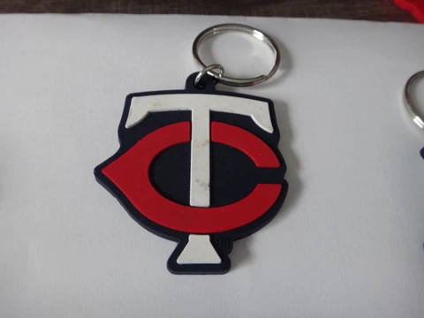 1.5" Minnesota Twins soft Rubber PVC MLB Baseball Team 1" Keyring Backpack Cover