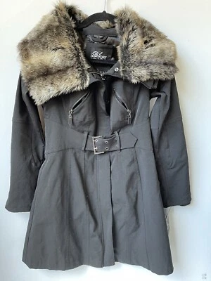 Abrigo con capucha para mujer Blanc Noir con ribete de piel sintética en negro talla M Foto 1 de 4