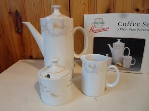 Elegante feine Porzellan-Kaffeekanne mit Zuckerschüssel & Sahnekanne Pastell Blumenmuster - Bild 1 von 13