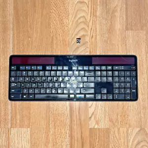 Bezprzewodowa klawiatura solarna Logitech K750 czarna Y-R0016 z kluczem sprzętowym - nowa bateria - Zdjęcie 1 z 10