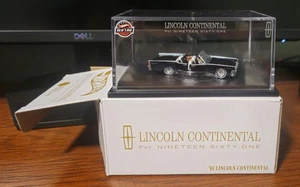 Hot Wheels RLC Exclusive ’61 Lincoln Continental Convertible - Picture 1 of 3