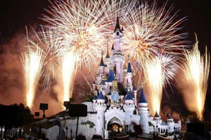 Arte de pared de lienzo o impresión de lienzo de Disney Castle Paris II - Imagen 1 de 1