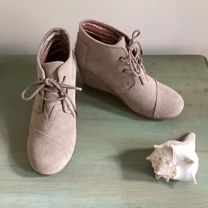 TOMS Women's Size 8 Tan Suede Ankle Lace Up Wedge Booties - Picture 1 of 8