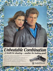 Vintage 1988 Smith & Wesson Semiautomatic Pistol Print Ad Jacket - Bild 1 von 7