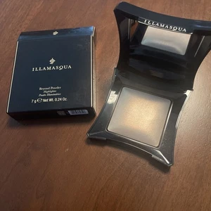Iluminador en polvo Illamasqua Beyond compacto OMG MAGNÍFICO beige dorado champán 7 g - Imagen 1 de 8