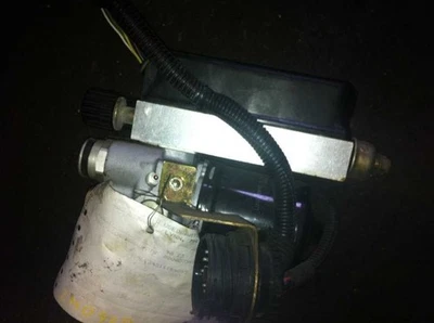 98 99 BMW 318TI MONTAJE PIEZA FRENO ANTIBLOQUEO 1,9 LITROS Foto 1 de 4