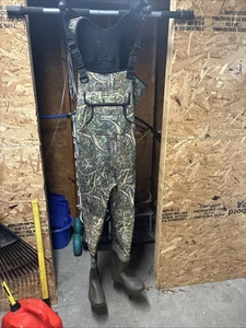 Foxelli Camo Chest Waders with Adjustable Suspenders Size 11. Worn One Time. - Picture 1 of 7