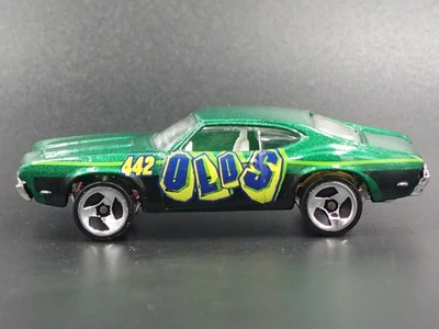 1969 69 OLDS OLDSMOBILE 442 VERDE MODELLO DIECAST COLLEZIONABILE IN SCALA 1/64 - Immagine 1 di 4