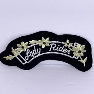 Parche cosido "Lady Rider" con flores amarillas 4,5" x 2" bordado motociclista - Imagen 1 de 3