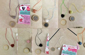 COLLANA CON VERI MINERALI SERIE HELLO KITTY AMORI PREZIOSI Totalmente anallergic - Foto 1 di 12