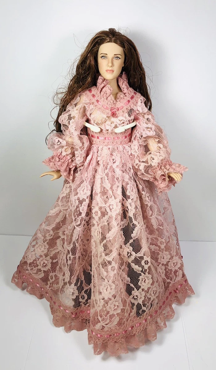 TONNER “ Queen” T8SQDD01 TONNER “ Queen” T8SQDD01 Tonner - Alice in Wonderland - Queen of