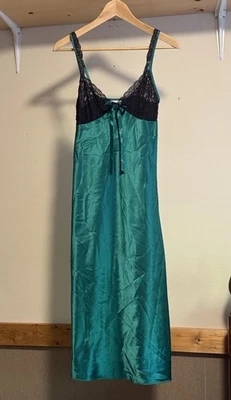 Vestido Morgan Taylor Verde Íntimo Esmeralda con Encaje Negro -Talla P (pequeño) Foto 1 de 4