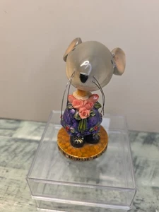 Vintage Wackelkopf nickendes Mädchen Maus Resin Figur mit Blumen - Bild 1 von 7