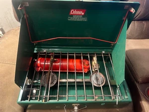 Vintage Coleman 2 Burner Camping Stove 413F Very Clean - Undated - Picture 1 of 8