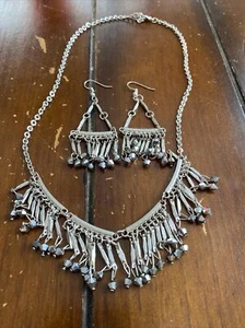 Paparazzi Jewelry Silver Tone Short Necklace & Earring Set - Picture 1 of 3