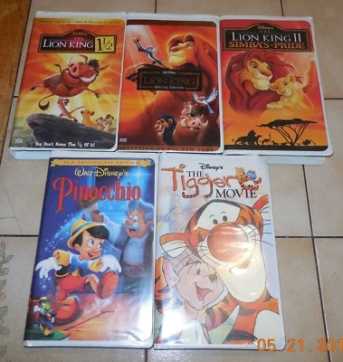 Huge VHS lot of 10 Disney Movies Lion King Pinocchio The Tigger Movie - Image 1 of 4