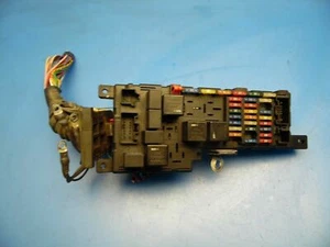 01-04 Volvo V70 OEM fuse box junction with fuses & relays Part # 518322326 - Picture 1 of 3
