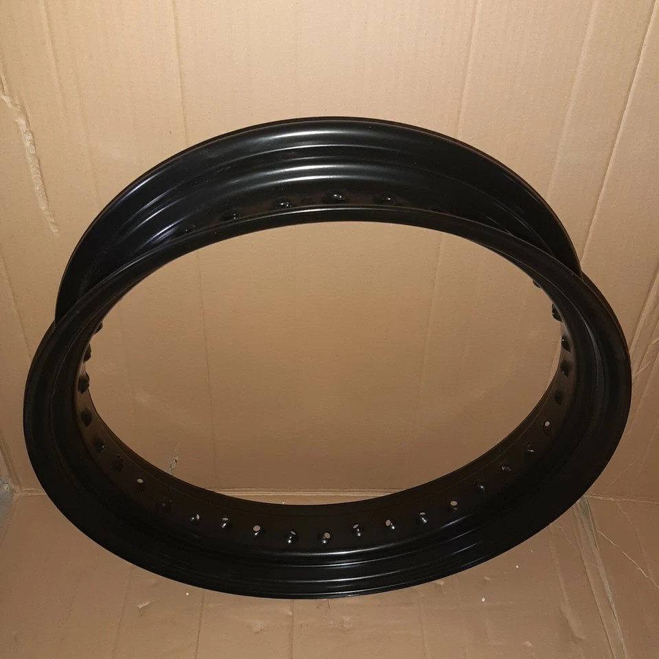 MOTO GUZZI 750 V7 ANELLO CERCHIO POSTERIORE rear wheel rim 898120 — 第 1/2 张图片