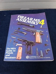 Firearms Assembly 4 The NRA Guide to Pistols Revolvers 1990 Illustrated 6th Edit - Imagen 1 de 12