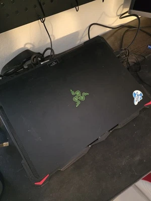 Razer Blade 15 Gaming Laptop i7-10750H, NVIDIA GeForce RTX 2060, 15.6"  - Image 1 of 4