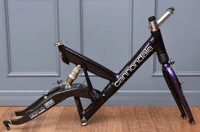 CANNONDALE SUPER V 2000 17"/Medium MTB Frame, 26" Wheel, vintage full suspension - Image 1 of 4