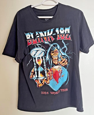 Camiseta de concierto Blink-182 gira mundial 2024 talla mediana negra con gráfico y gira  Foto 1 de 4