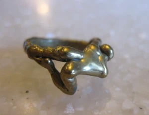 Anillo Artesanal con Figura Desnuda Estiramiento, 1 Rodilla Dibujada/Marcada J/Talla 6 - Imagen 1 de 8