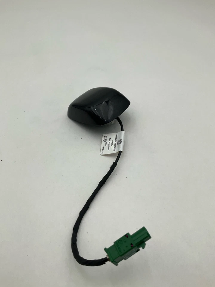 2010-2023 PORSCHE PANAMERA Antenna Roof Assembly OEM 7PP035507F - Image 1 of 4