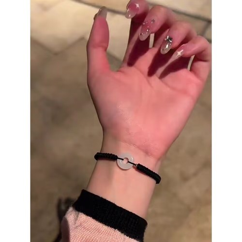 VALENTINO Bracciali di coppia eleganti con giada e conchiglia perfetti per ogni occasione