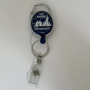Disneyland Paris 25 Jubiläum Darsteller einziehbare Rolle Ziehen Abzeichen Halter - Bild 1 von 2