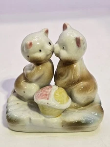 Vintage Kissing Cats Kittens Figurine 3" Tall Basket Flowers - Picture 1 of 7