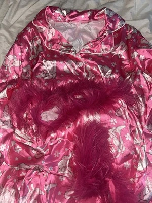 Juego de pijama de niña vaca de Tik Tok Shop, nunca usado, funciona talla pequeña Foto 1 de 4