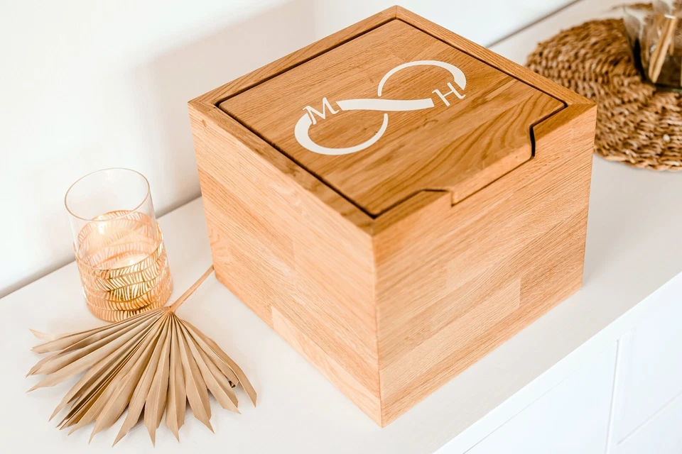 Aufbewahrungsbox in Eiche mit Deckel inkl. Holzscharnier, individueller Gravur - Bild 1 von 4