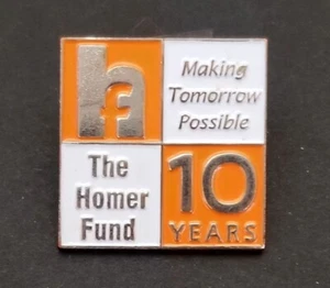 Prendedor Home Depot 2009 HOMER FUND 10 años fundación caridad empleado - Imagen 1 de 2