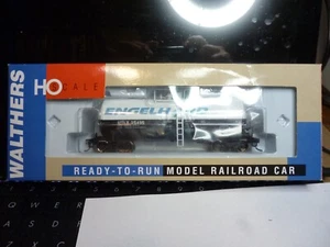 Walthers 932-7211 Engelhard 16,000 Gallon Funnel Flow Tank Car # UTLX 25495 - Picture 1 of 2