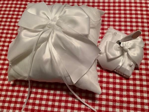 SOPORTE DE BOLÍGRAFO DE BODA BLANCO (SIN PLUMA) PARA RECEPCIÓN DE INVITADOS Y ALMOHADA PORTADORA DE ANILLO *LEER - Imagen 1 de 10