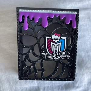 2013 Monster High Social Spots Creepateria Snack Splitting Guillotine Counter - Picture 1 of 3