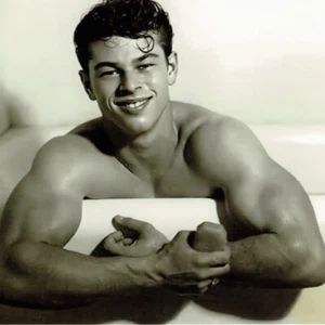 Smiling 1950s jock in bath tub Gay Gentleman's collection 4x4 reprint - Picture 1 of 1