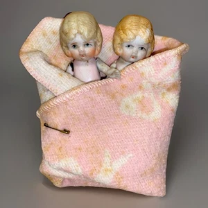 Antique Pair 3.5” Bisque Flapper Kewpie Dolls, Wrapped In Blanket - Japan - Picture 1 of 8